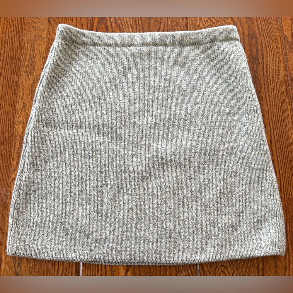 ๐ Zara Knit Mini Skirt - Picture 2 of 4